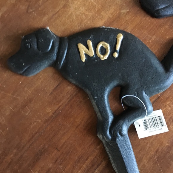 Decorative doggy don’t yard sign. - Picture 2 of 3